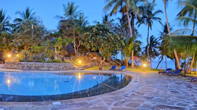 Hotel-Kaskazi-Beach-Pool-evening-lights